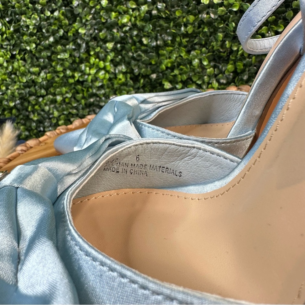 Lulus‎ baby Blue Satin Heels with studded Bow - Picture 5 of 6